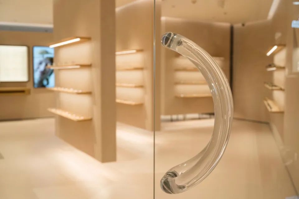 FUFINI Micro - Cement Case | AB Premium Optics Eyewear Store in Beijing Micro-cement cases, hotel renovation cases, actual scenes of FUFINI projects, commercial space design, renderings of micro-cement