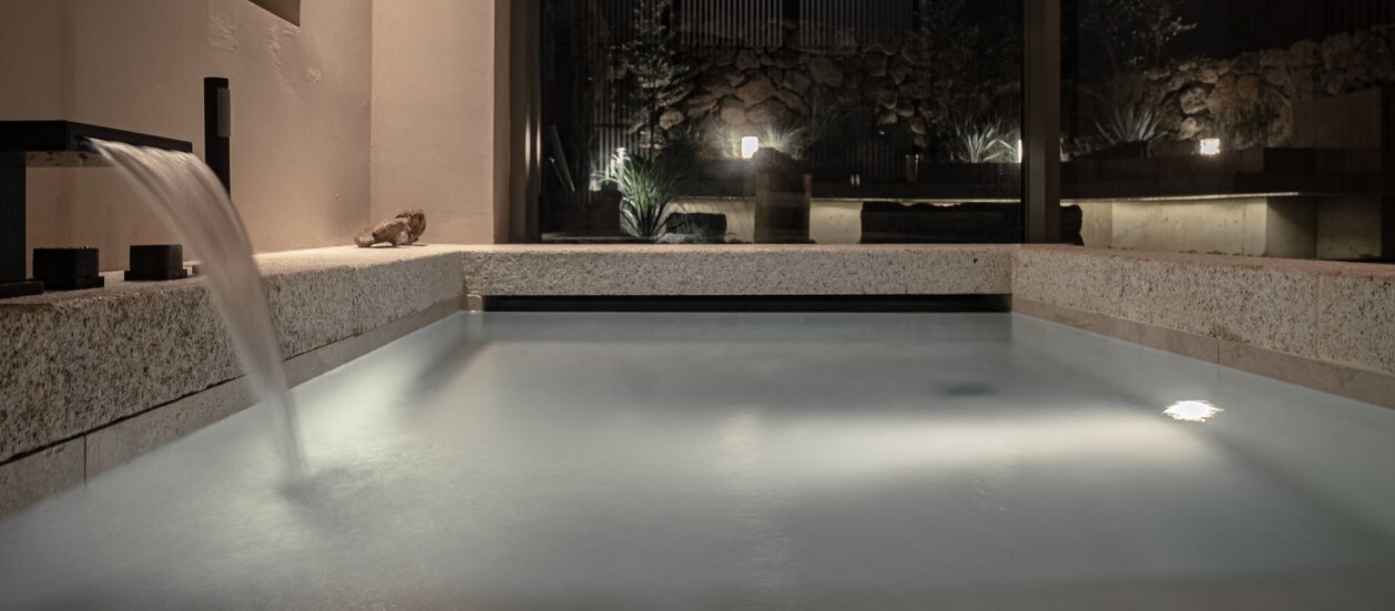 Coastal stone whispers, mud essence naturally formed - The micro-cement atmosphere revolution of the coastal guesthouses on Jeju Island 