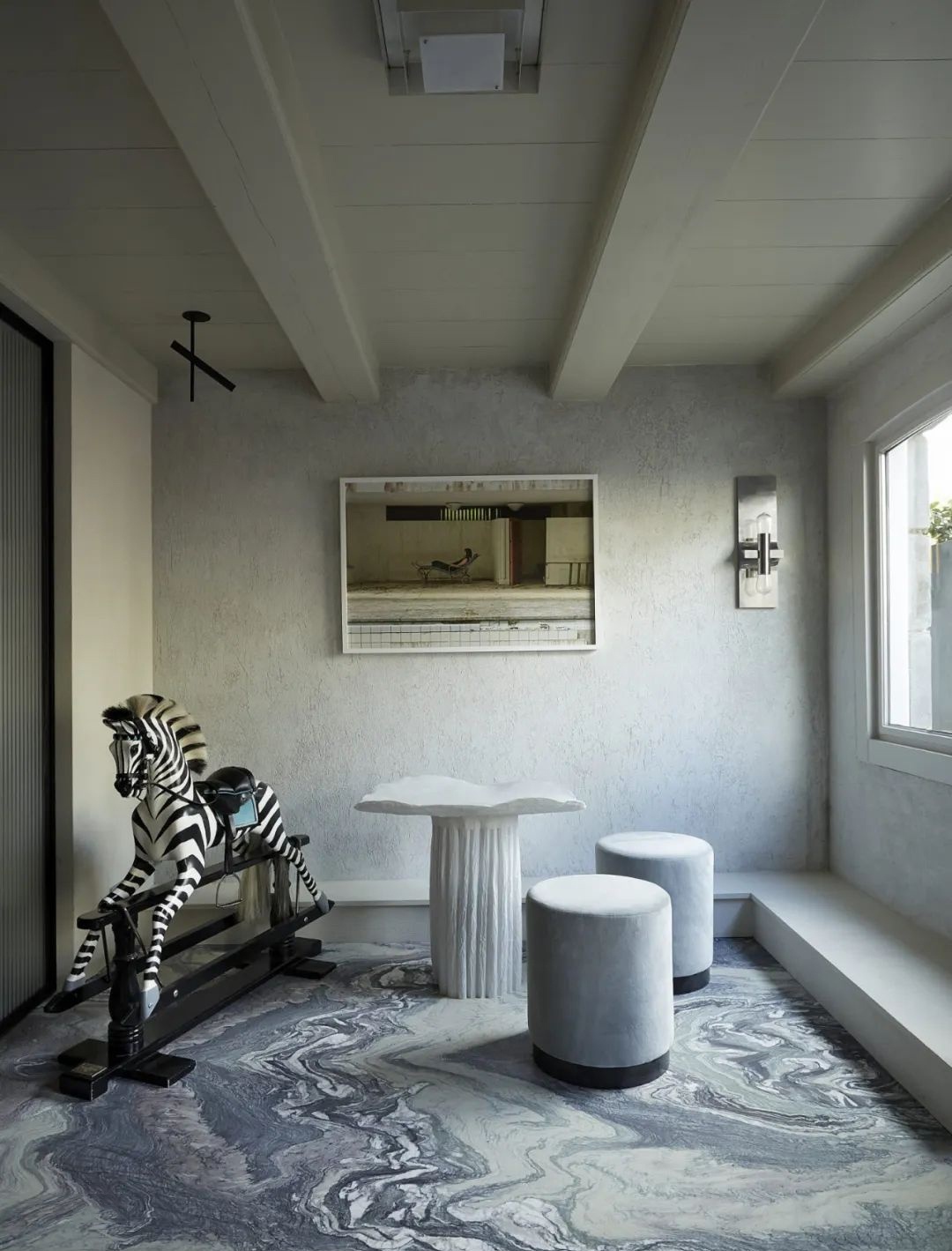 Micro-cement application cases in European villas: Nordic style meets Wabi-Sabi, elegance blossoms in the simplicity and coldness. 