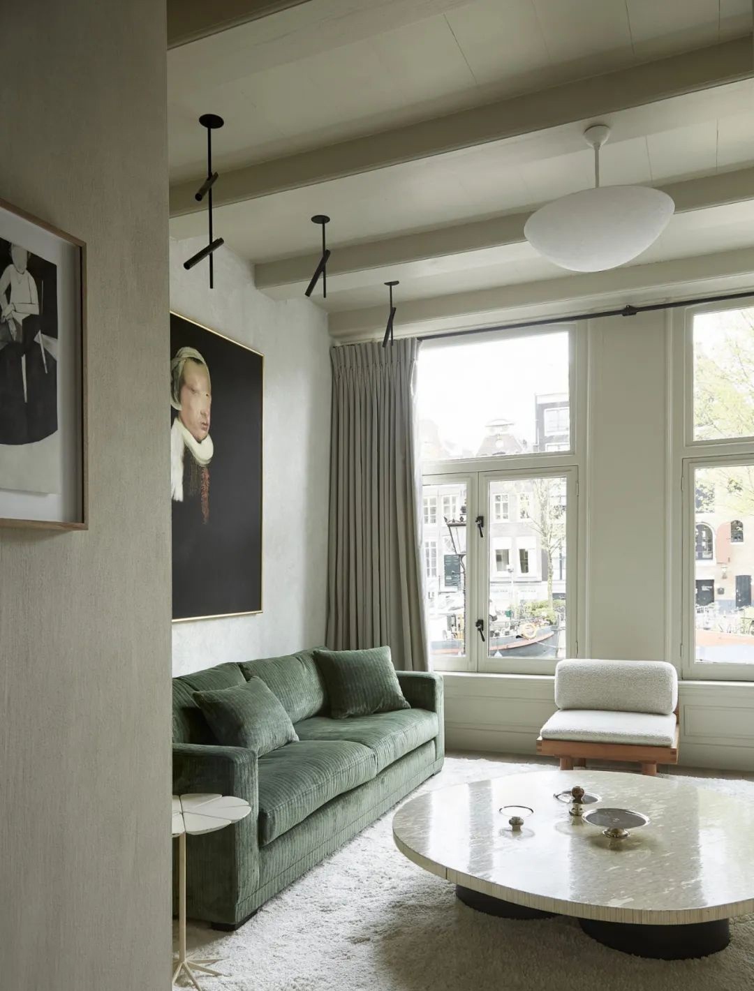 Micro-cement application cases in European villas: Nordic style meets Wabi-Sabi, elegance blossoms in the simplicity and coldness. 