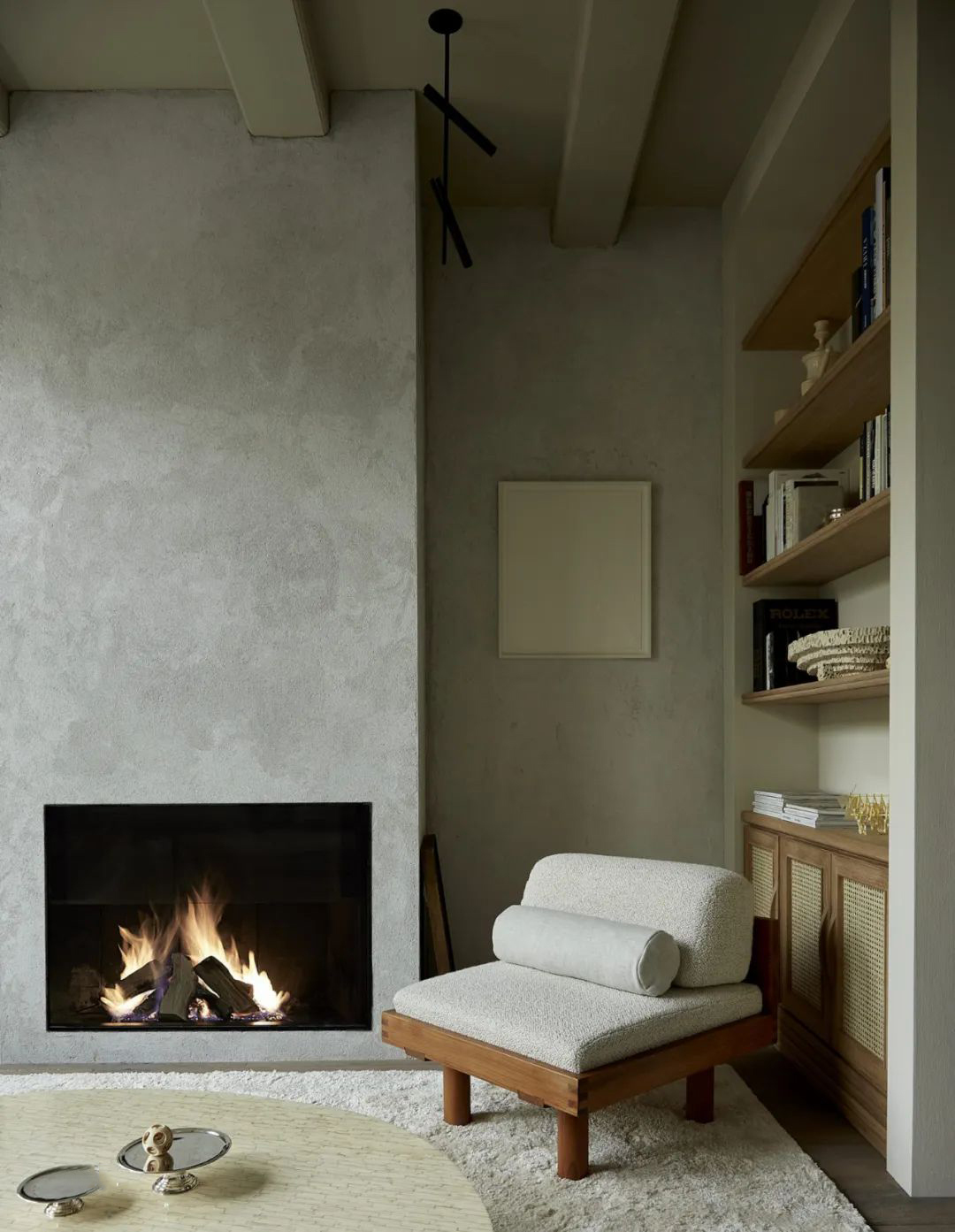 Micro-cement application cases in European villas: Nordic style meets Wabi-Sabi, elegance blossoms in the simplicity and coldness. 