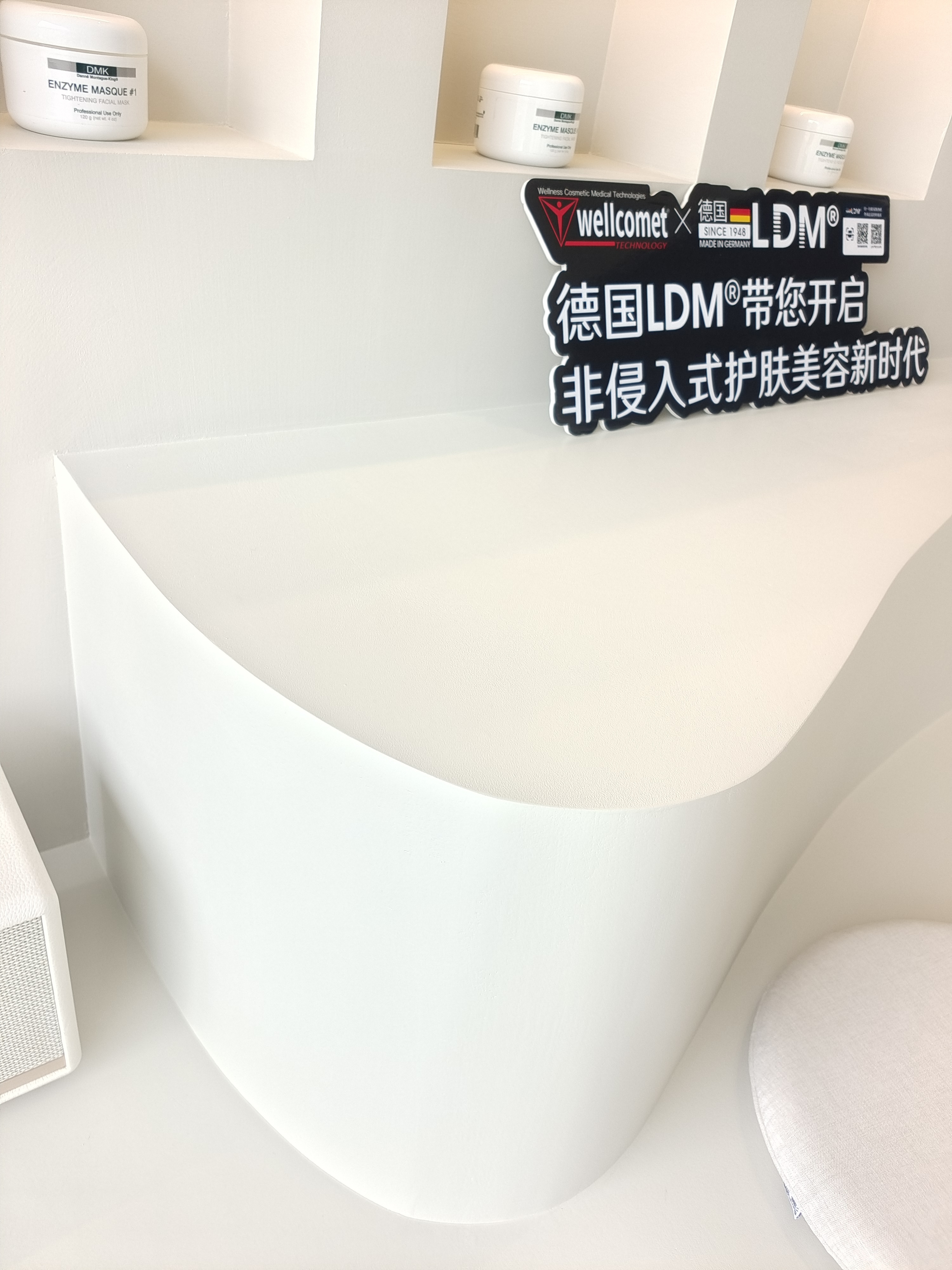 Ceramic integrated coating Ceramic integrated coating: hard - wear, water/anti - foul wall paint Ceramic Coating Brands,Integrated Wall Paint,FUFINI Ceramic Coating,Waterproof Coating Manufacturers,Architectural Coatings