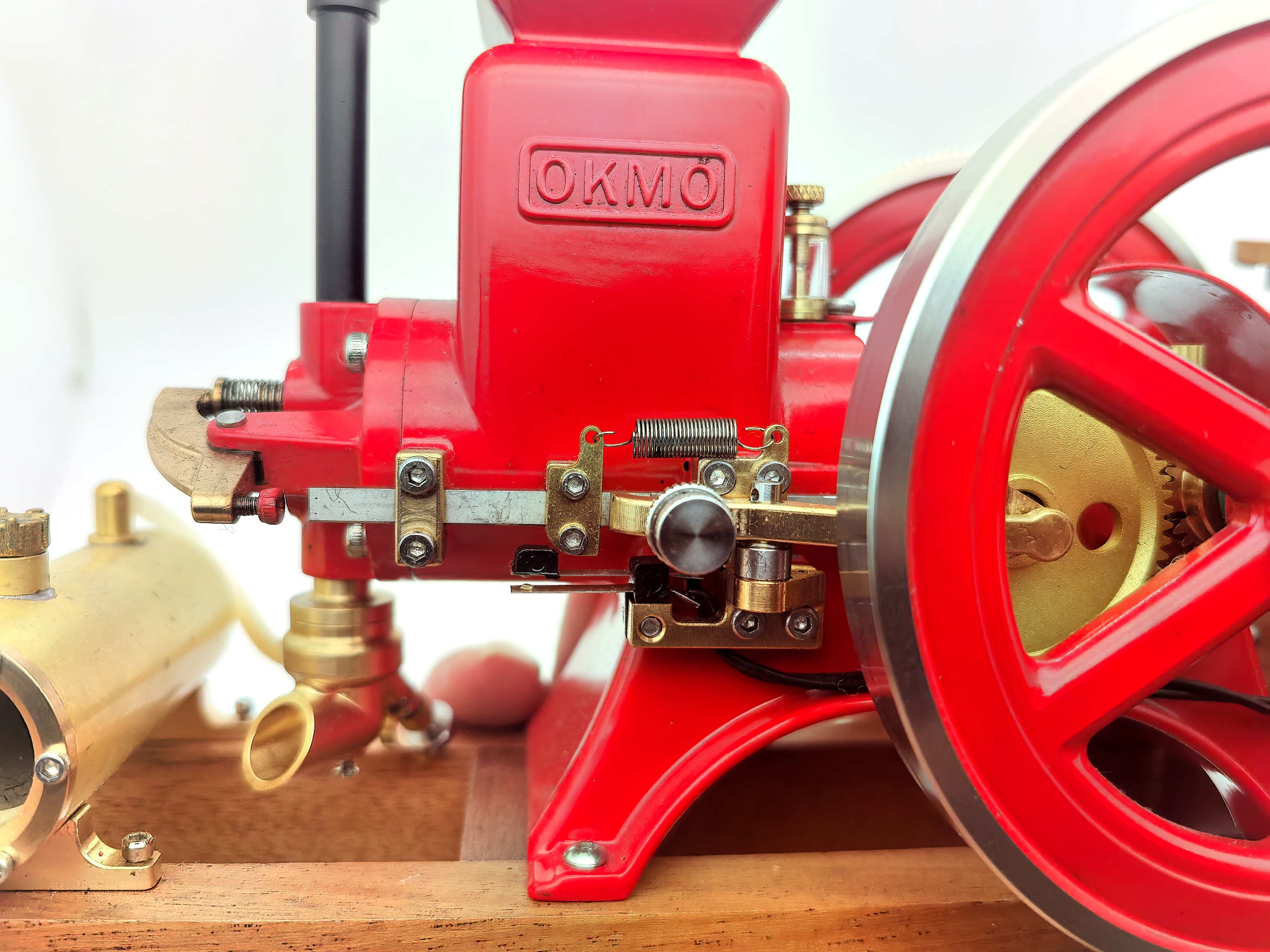 OKMO B02 Mini Hit & Miss Engine Kit — Full Metal DIY Model | OKMOMODEL OKMO B02 Mini Hit & Miss Engine 