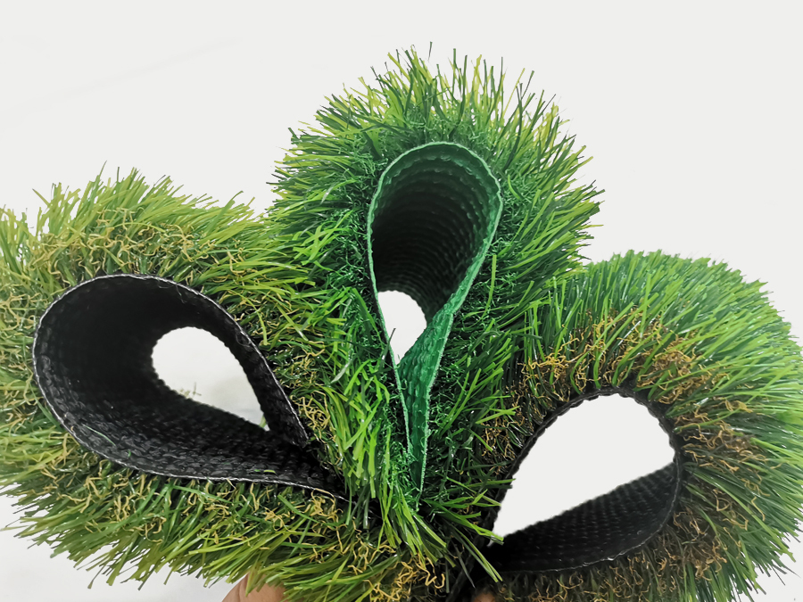 How to Determine a Synthetic Lawn Price