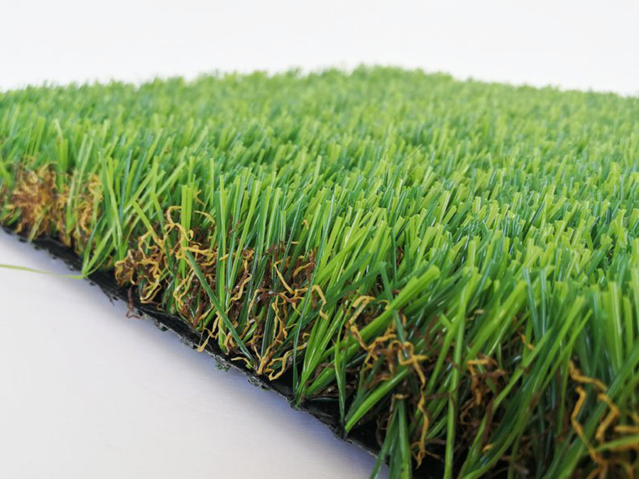 The Pros and Cons of a Synthetic Turf Backyard