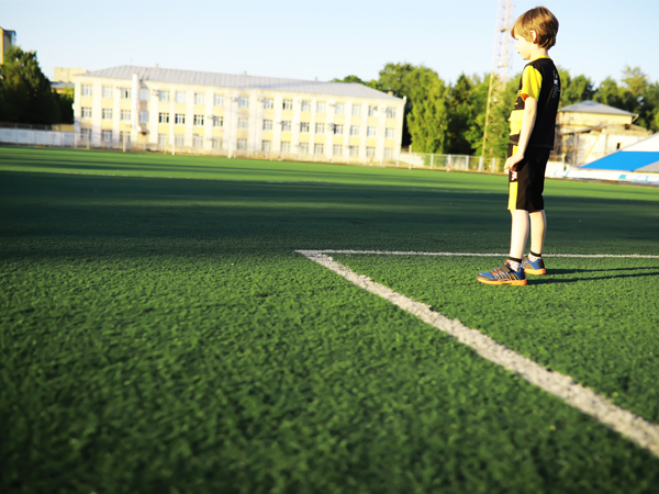 Football Pitch Grass Solutions: Cost vs Performance for Stadiums & Communities