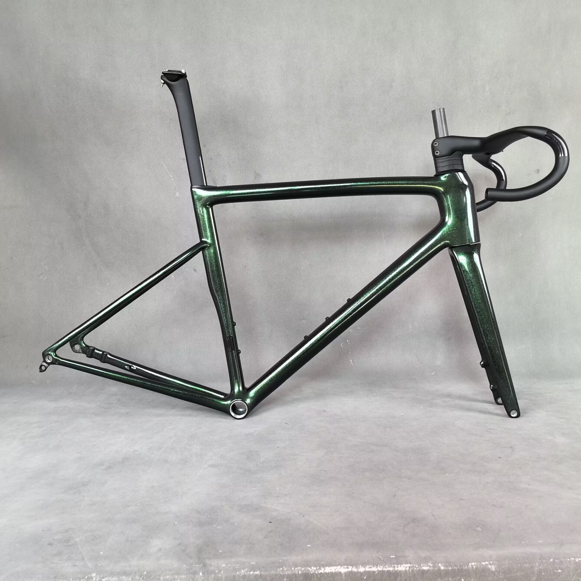 Superlight 836g Disc Road Bike Frame TT-X68 BSA Bottom