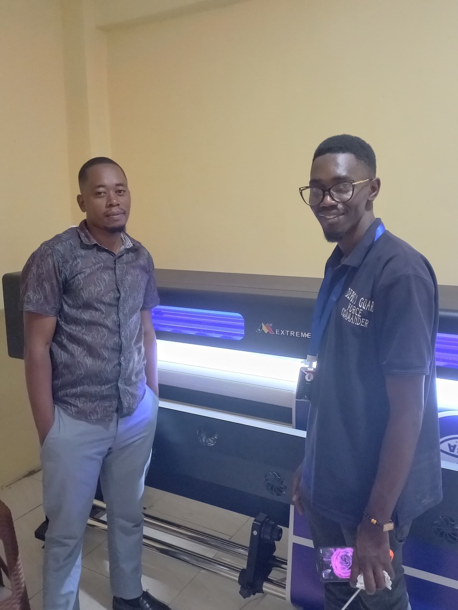 Uganda branch successfully installed E1801 digital printer machine！！