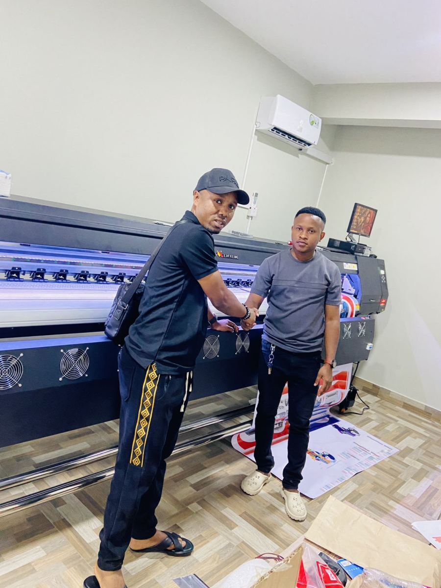 Tanzania branch successfully installed the G3202 printer, 3.2 m wide and Epson I3200 print head ushering in a new era of printing