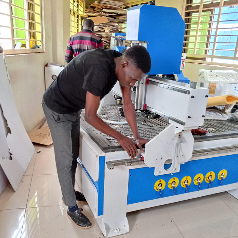 💌EXTREME New CNC Router 1325 for Woodworking High Precision Installtion!