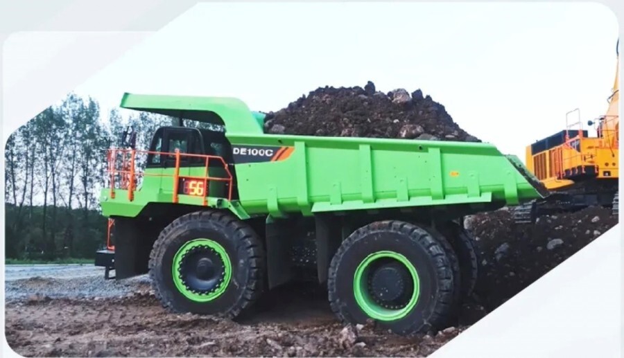De100c One mining truck, dual engines! Cummins QSM15 helps Liugong DE100C ...