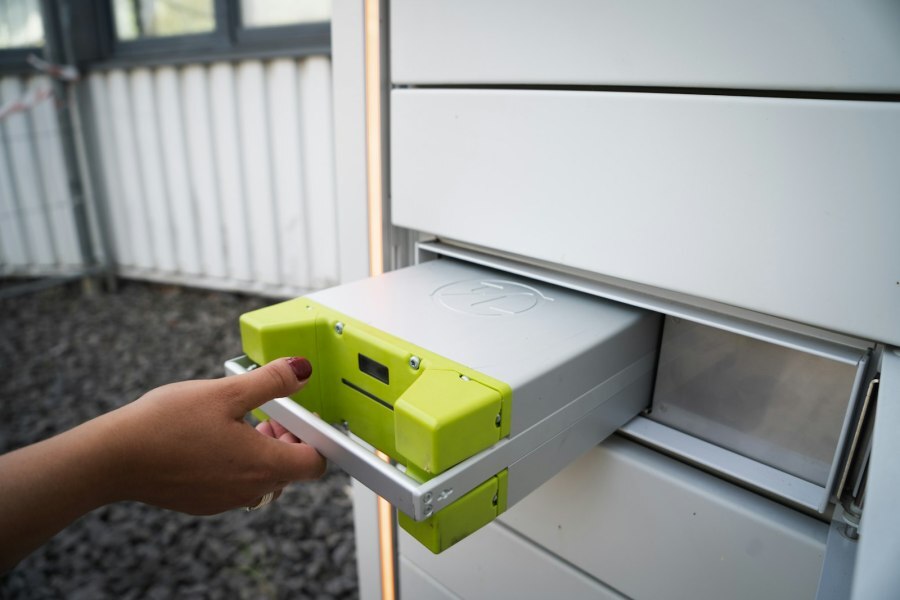 The EU Battery Passport Countdown: What the August 2026 Labelling Step and the 2027 Passport Mean for Suppliers