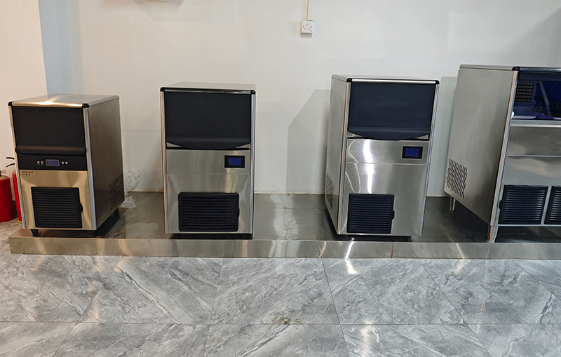 Cube Ice Maker 32-125kg/24hrs Vertical series Long Service Life automatic commercial ice cube machine  