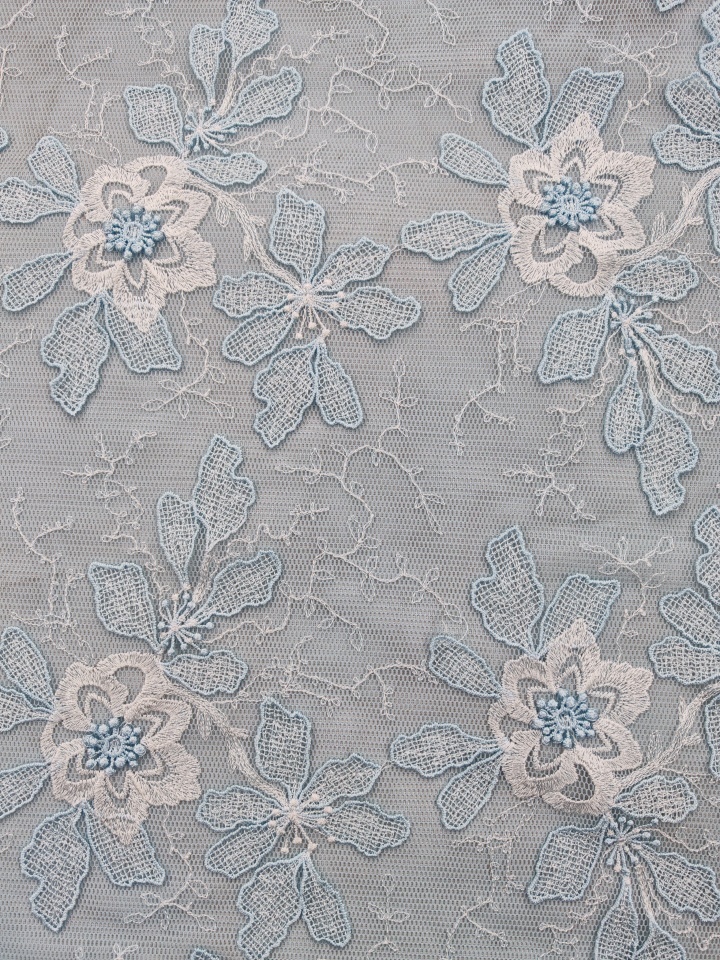 Beautiful embroidery with Blue White Flowers Patterns Plain Embroidery Fabric HKC10247