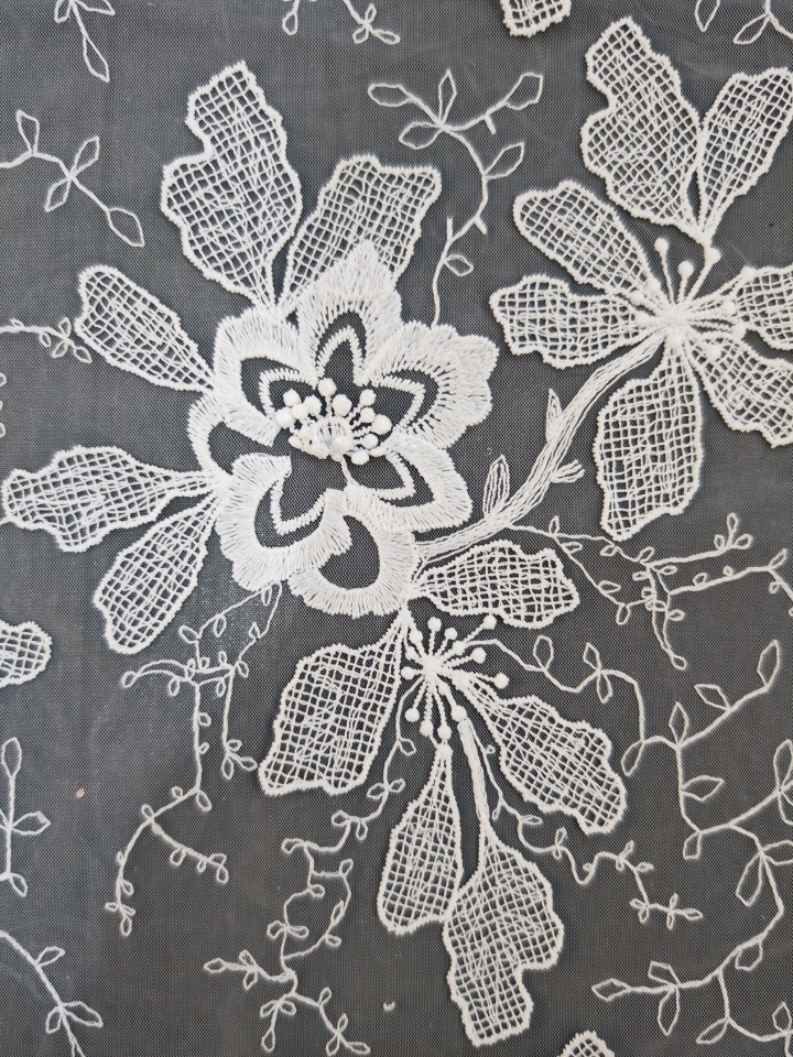 Natural White 3D Flower with Plain Embroidery HKP10280  sequins embroidery factory