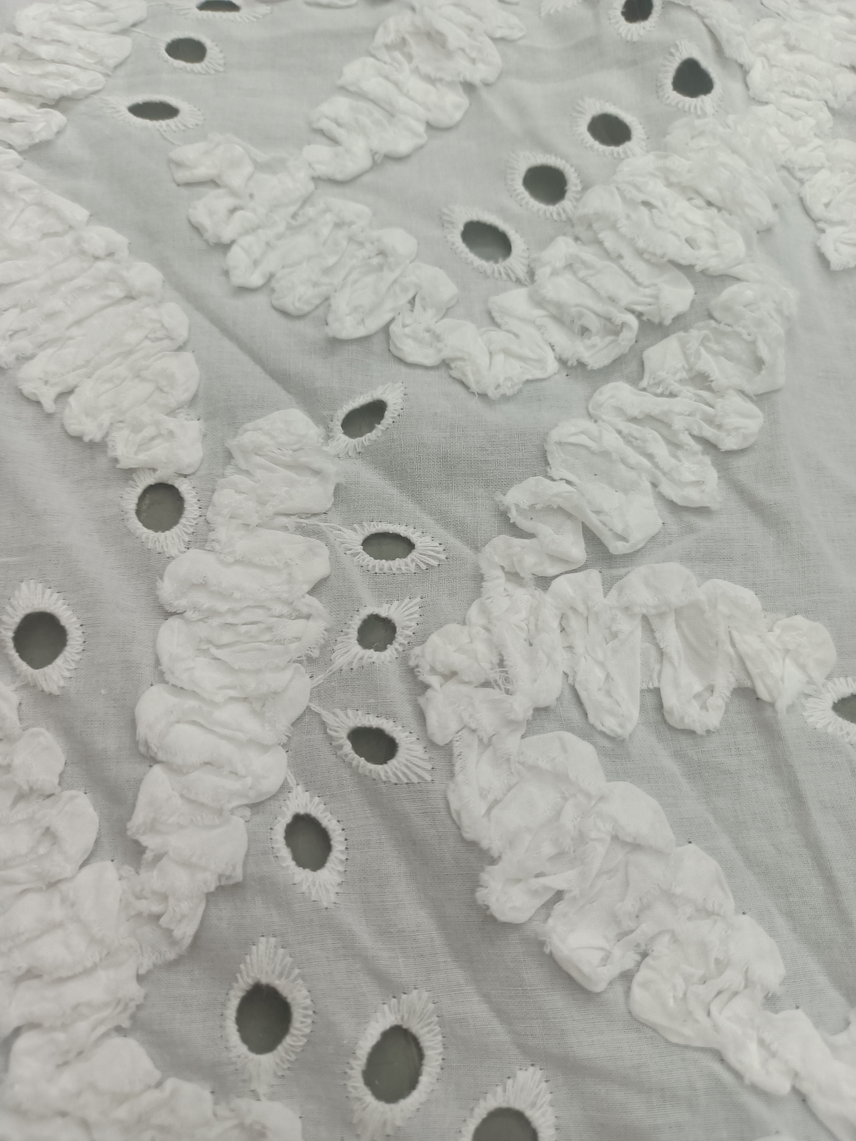 New Trending Fashion Fabric Hollow out  White Colling embroidery LWM-782(A318)  