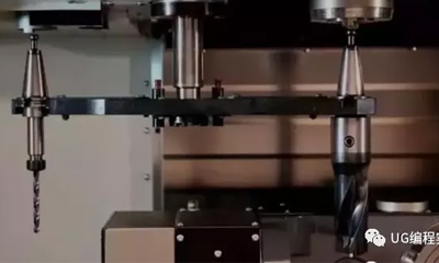 CNC machining center tool change