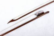 Yinfente 4/4 Cello Bow Baroque Style Letterwood Natural Shell Frog Horse Hair