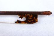 Yinfente 4/4 Cello Bow Baroque Style Letterwood Natural Shell Frog Horse Hair