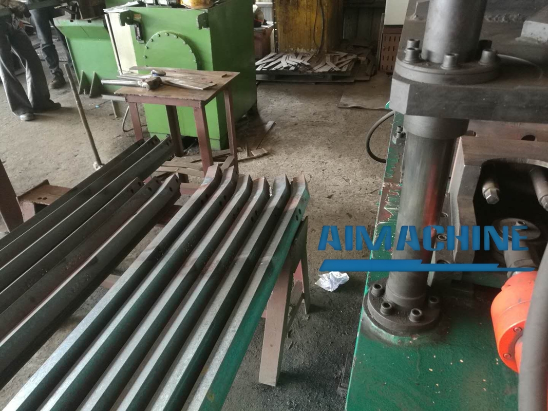 Hydraulic Angle Steel Bending Machine YW-200 