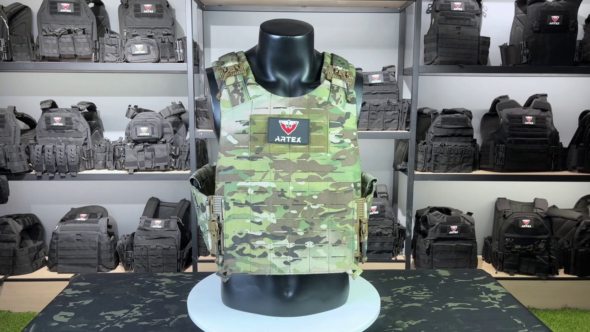 Custom wholesale Tactical Quick Release Vest for Men Fully Adjustable Plate Carriers Vest with Breathable 3D Mesh Liner 