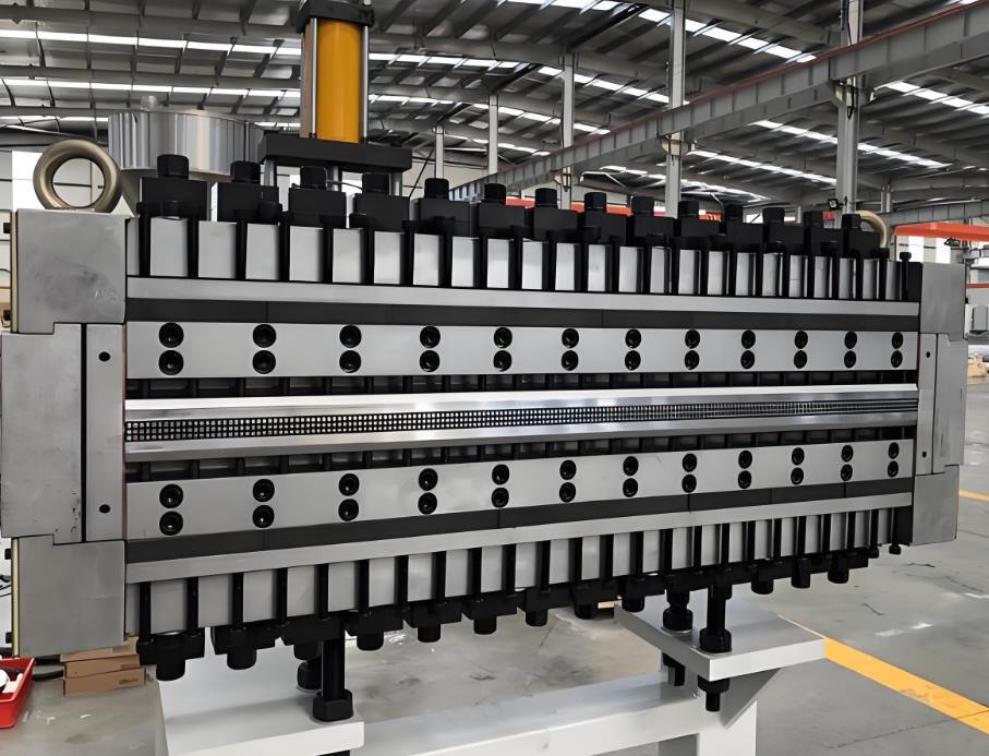 PP hollow construction formwork machine