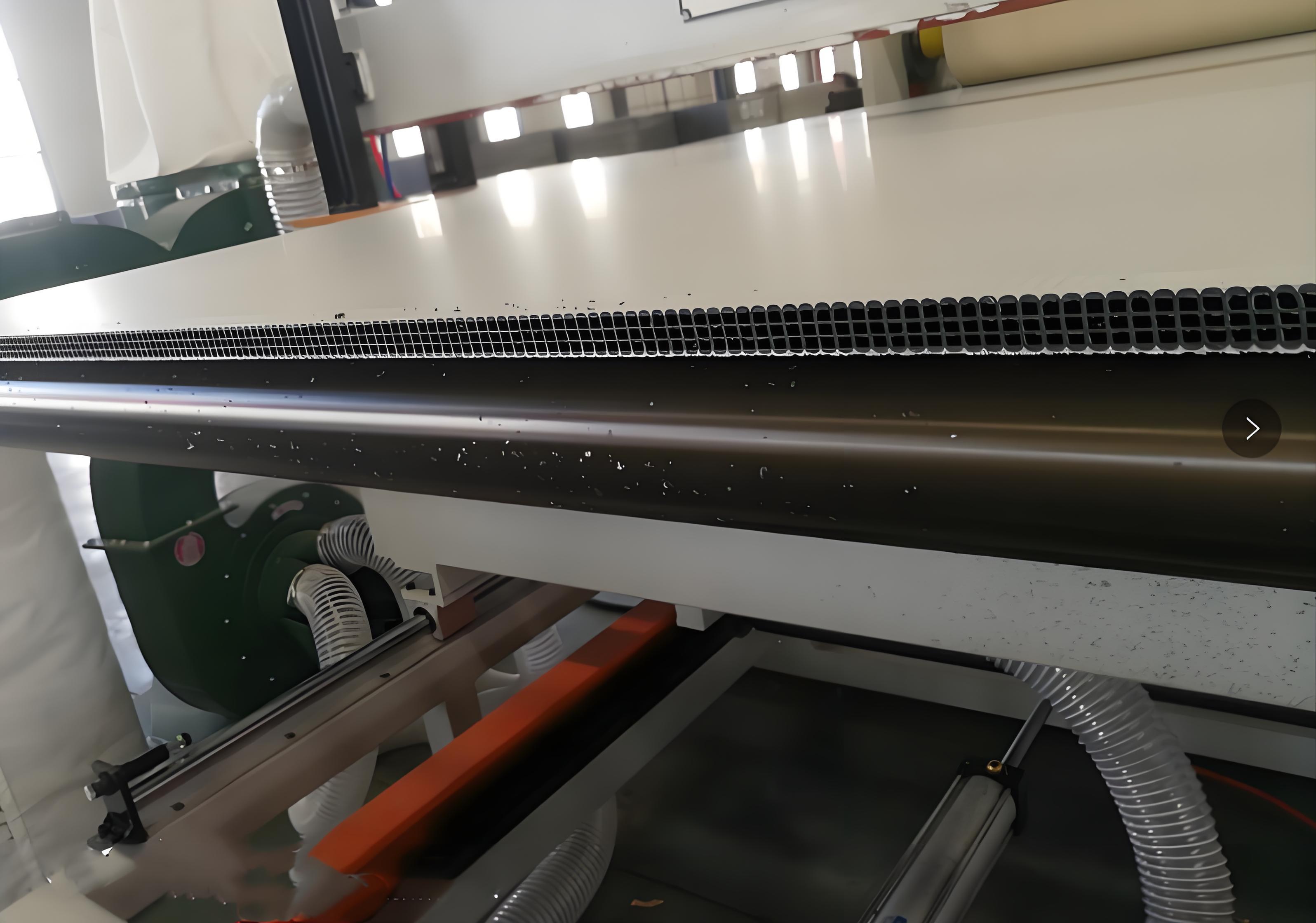 PP hollow construction formwork machine