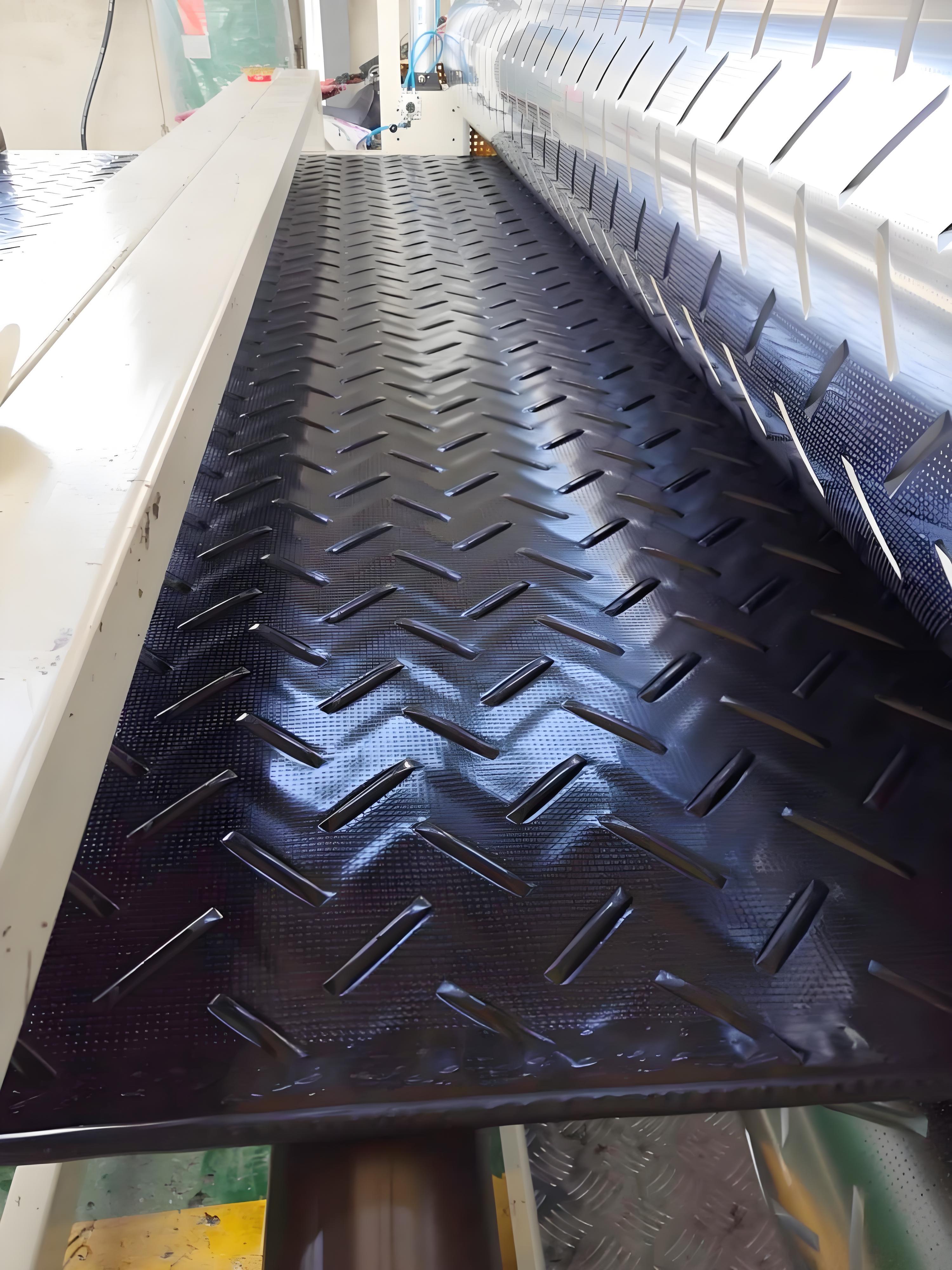 PE paving board extrusion line