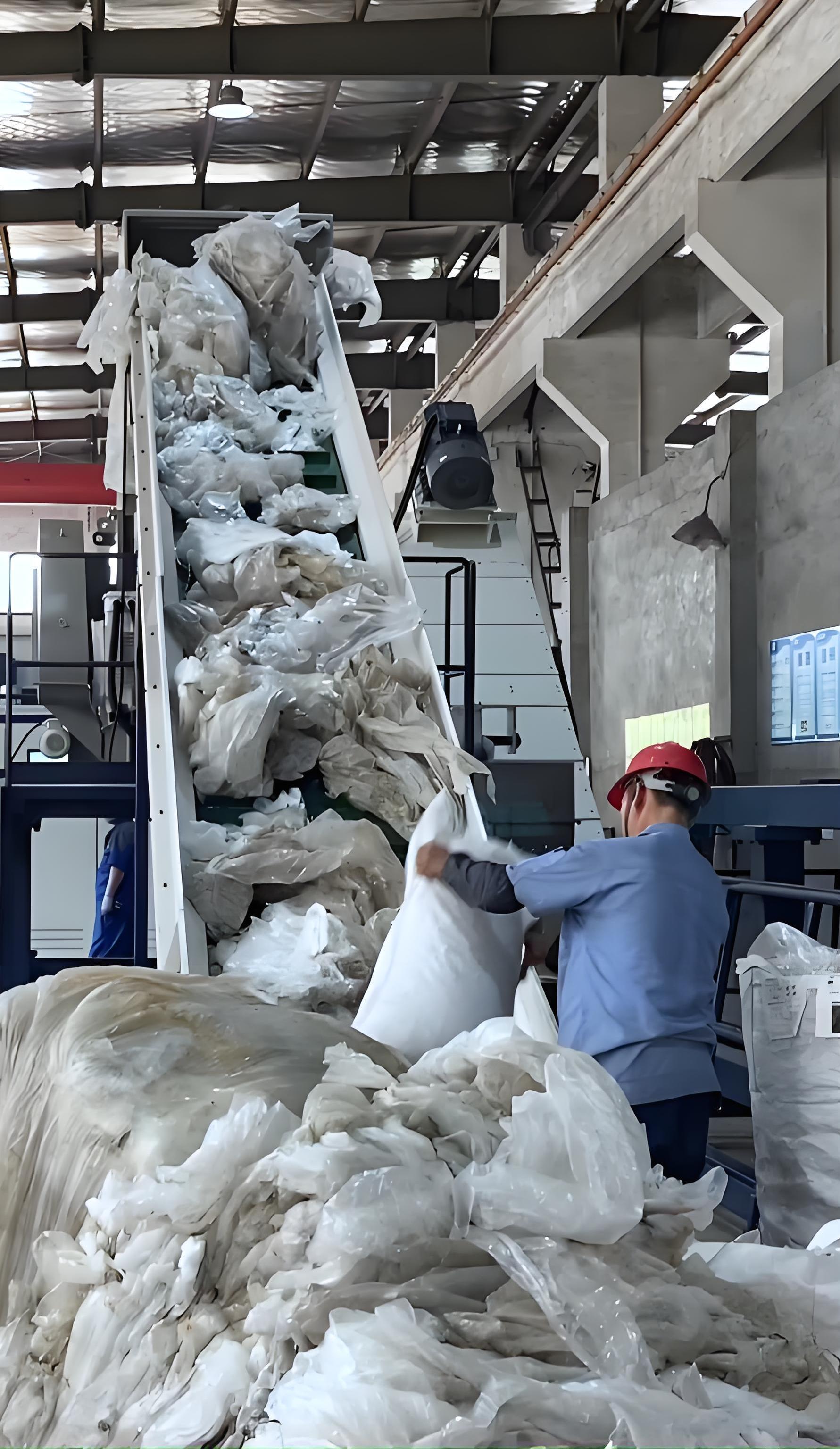 Waste plastic recycling machine
