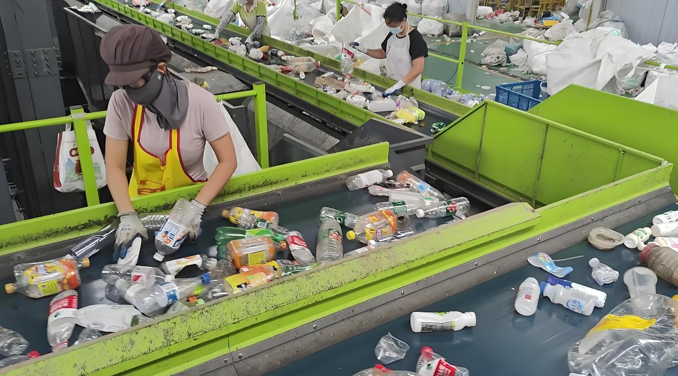 PET bottle recycling production line