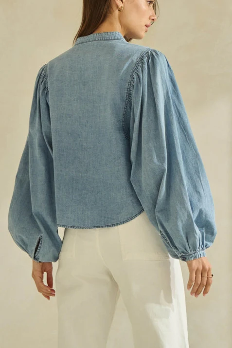 Mastering the Art of Denim Shirt Selection for Every Woman