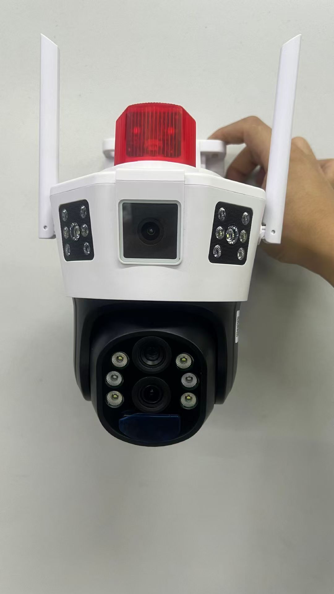 V380 Solar-powered camera 4G/Wi-Fi Three-screen Gun and ball linkage Three-lenses 10X zoom Low-power battery monitor  