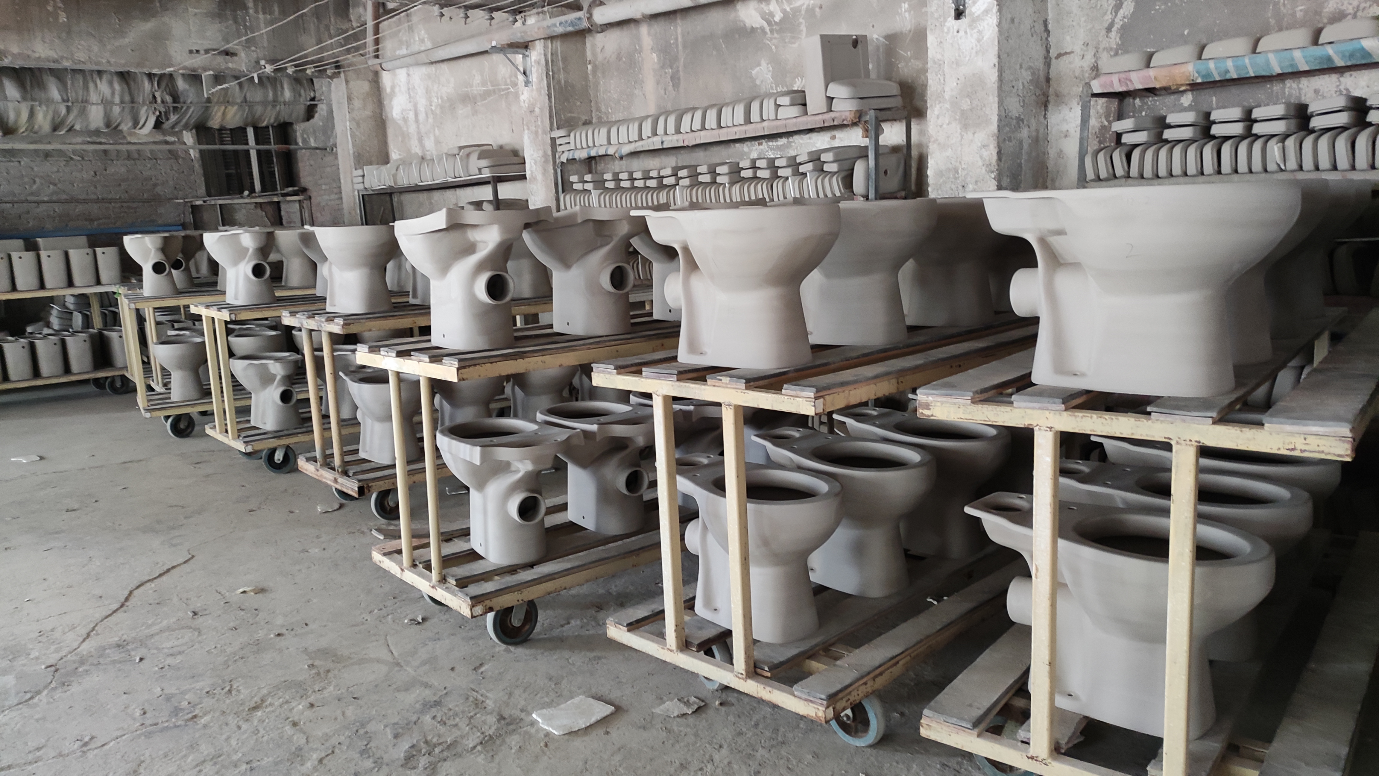 2025  Popular  Single Hole Tornado Wall Hung Toilet Wash Down P Trap  Toilet Europe Hot Ceramic Wall Mounted Toilet