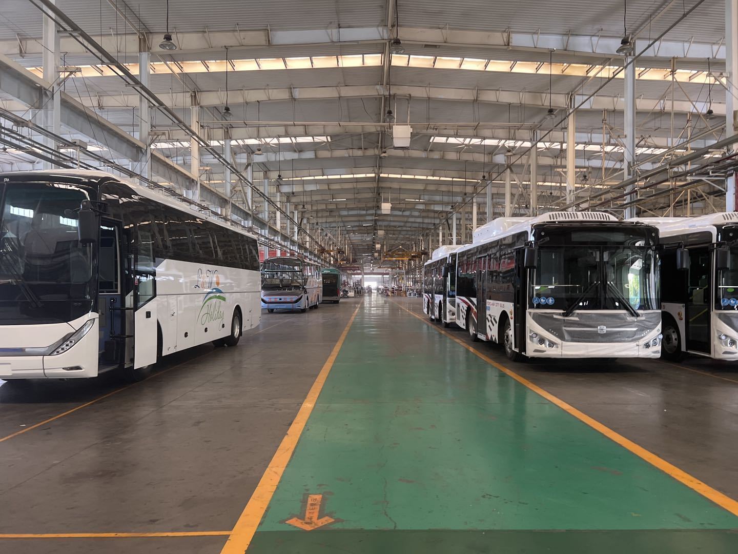 New 65 Seats Luxury Coach Bus with Diesel Fuel Automatic Transmission Euro 3 Emission Standard