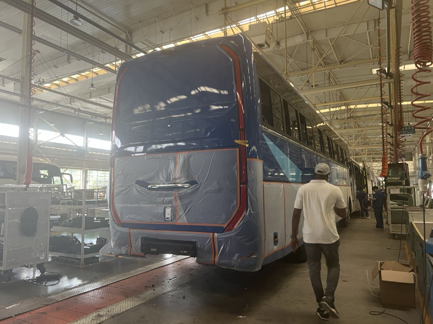 New 65 Seats Luxury Coach Bus with Diesel Fuel Automatic Transmission Euro 3 Emission Standard