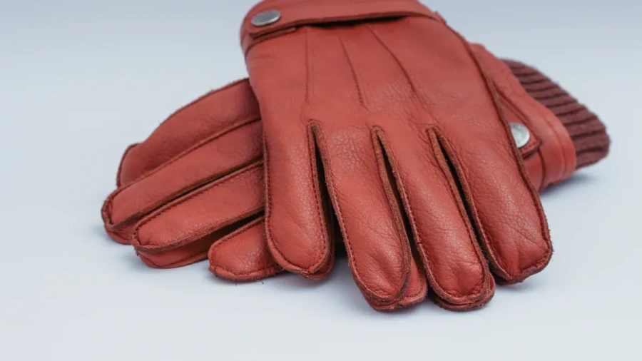 Cut Resistant Gloves vs Regular Work Gloves: What’s the Real Difference?