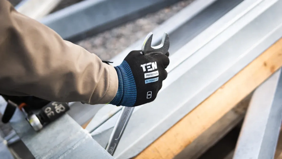 Top Industries That Need Cut Resistant Gloves (And Why Ordinary Gloves Fail)