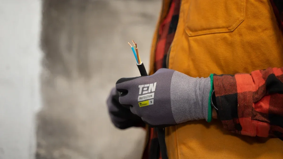 Puncture Resistant vs Cut Resistant Gloves: What’s the Difference and What You Need
