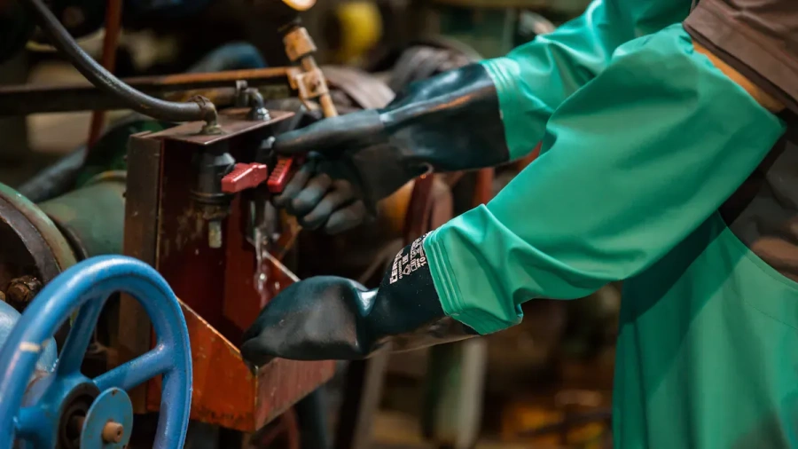 Why Every Workplace Should Invest in Cut Level 2 Gloves