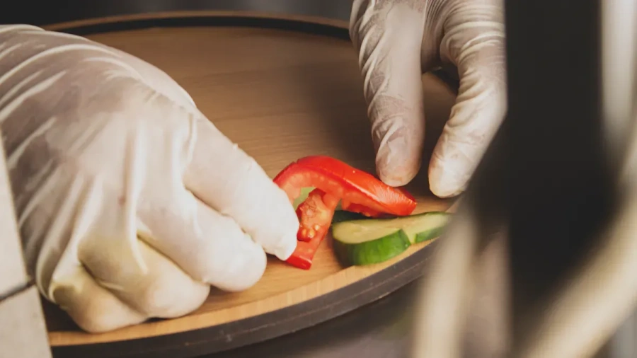 Why You Need Cut-Resistant Gloves in the Kitchen