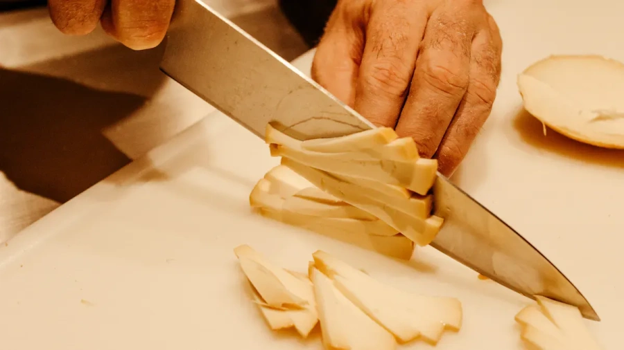 Choosing the Perfect Cut-Resistant Gloves for Chefs in 2026
