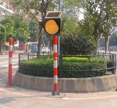 NOBLE Solar 300MM Traffic Light Warning Yellow Color 2 Year Warranty IP65 Waterproof  High Quality IP65 Solar Power 300MM Traffic Light Warning Yellow Color Traffic Light 300mm traffic light,IP65,solar,2 year warranty,traffic light warning