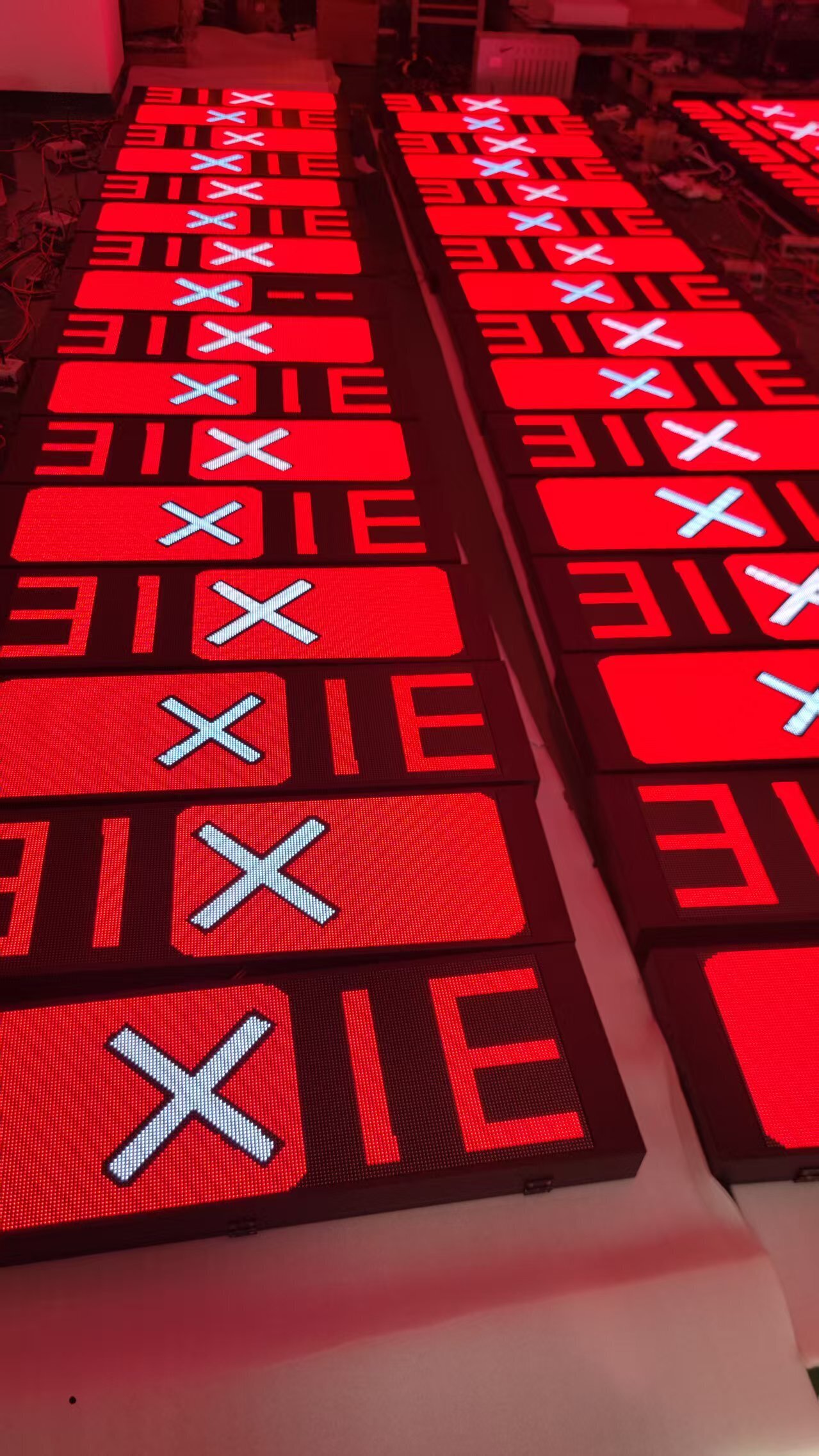 Selling LED Traffic Display Screens in Europe Multi-functional Traffic Lights with Countdown and Arrow Functions LED Display Screens Traffic Lights with Countdown and Arrow Functions traffic light,display screens traffic light,countdown and arrow functions,optional pattern LED display screens