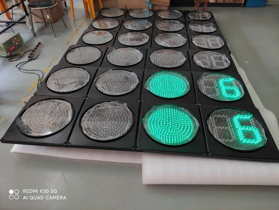 400mm Traffic Light Made in China IP54 Waterproof Rating 2 Year Warranty High Quality IP54 Waterproof Rating 2 Year Warranty 400MM Traffic Light  400mm traffic light,2 year warranty,IP54 waterproof rating