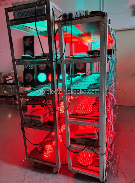 High Quality 150 Meters Wireless Control Distance Solar Remote Control IP65 Red Green 200MM Traffic Light NobTra 200MM Solar Power 200MM Traffic Light 150 Meters Wireless Control Distance  IP65,200mm traffic light,solar,IP65,wireless