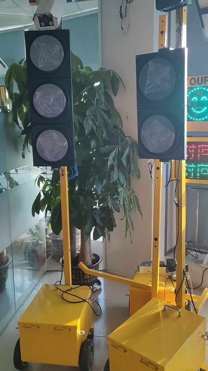 200mm traffic light, solar, wireless, protable, IP65 waterproof rating, 1 year warranty