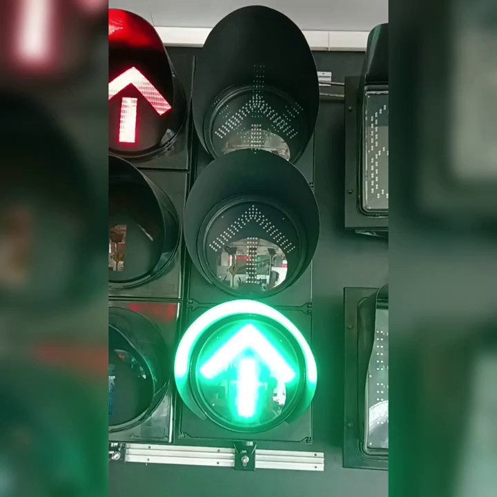 300mm traffic light ,traffic light arrow ,IP65 ,2 year warranty ,