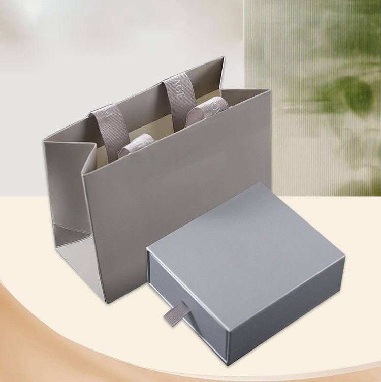 Custom Grey Gift Packaging - Wholesale Kraft Bags & Boxes with Logo 