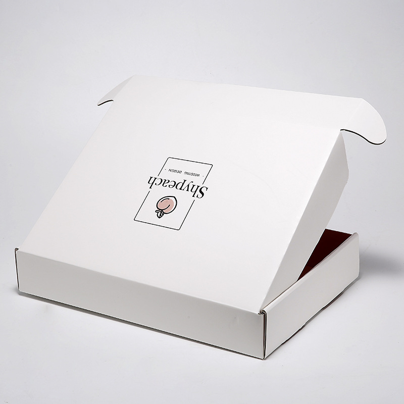 White Apparel Shipping Boxes | FASHION-TREND Branded Mailers for Ecommerce 