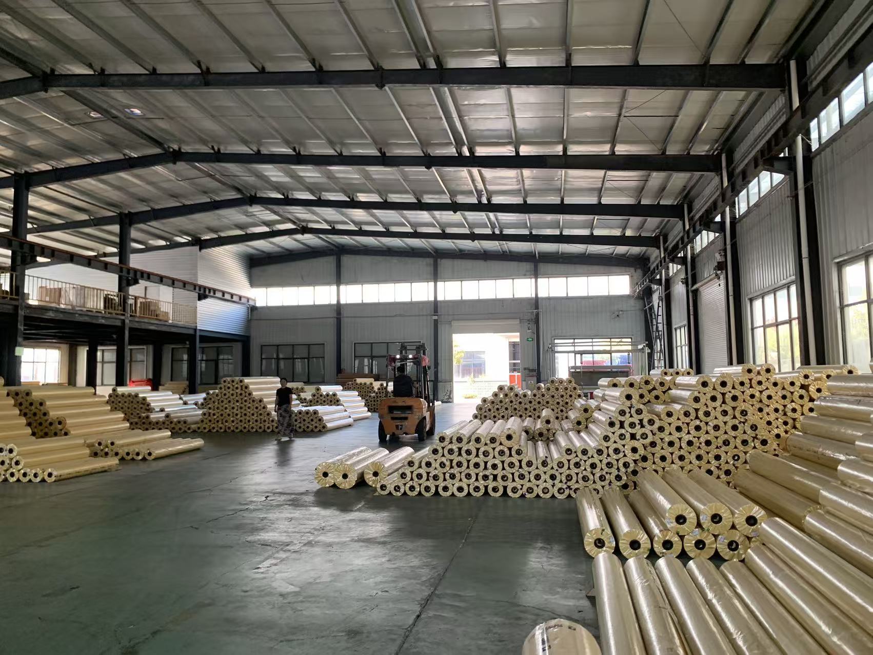 High-quality PVC tarpaulins are sold directly from the factory to reduce costs PVC tarpaulin sun-proof and waterproof 